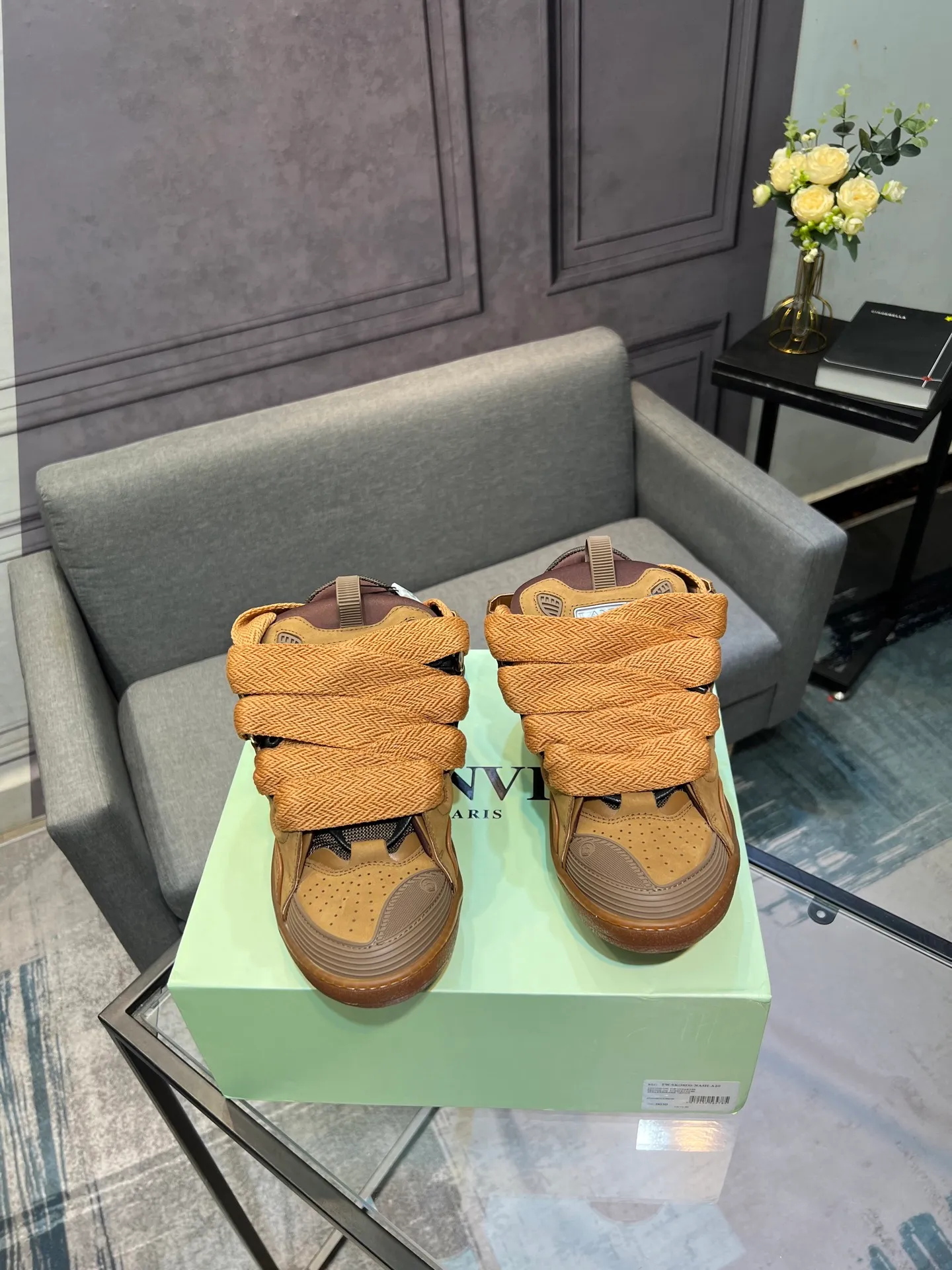 Men's men's shoes💰780 [LANVIN] Latest lace-up fashionable casual sneakers for couples High-quality CLAY couple series‼ ️ The latest trendy products of the season 🌈Many bloggers have planted grass and purchased the original open-mold customization. The upper and outsole are sewn with mark threads without edge sealing. Multiple material splicing combination design. Very versatile for fashionable and casual wear. Comfortable on the feet. Recommended for self-retention (upper cowhide + cow suede + breathable mesh) inner foot pad cowhide exclusive original open-mold clear logo rubber outsole ⚠️36-44 yards (45 custom-made)